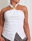 Blusa Cuello Tortuga con Accesorio Dorado Casual - Blanco Hueso