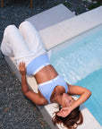 Set Dos Pieza Top Escote en V y Biker Acanalado Casual - Azul Medio Sand
