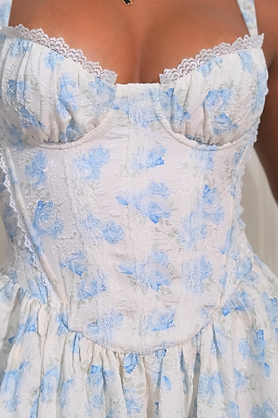 Vestido Mini Tipo Princesa Detalle Encaje en Copa Lasso Posterior Casual - Baby Blue