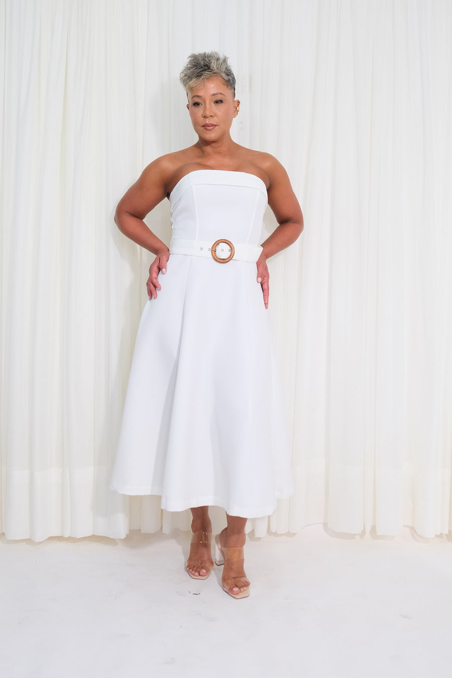 Vestido Midi Campana Estraple con Cinturon Casual - Blanco Hueso