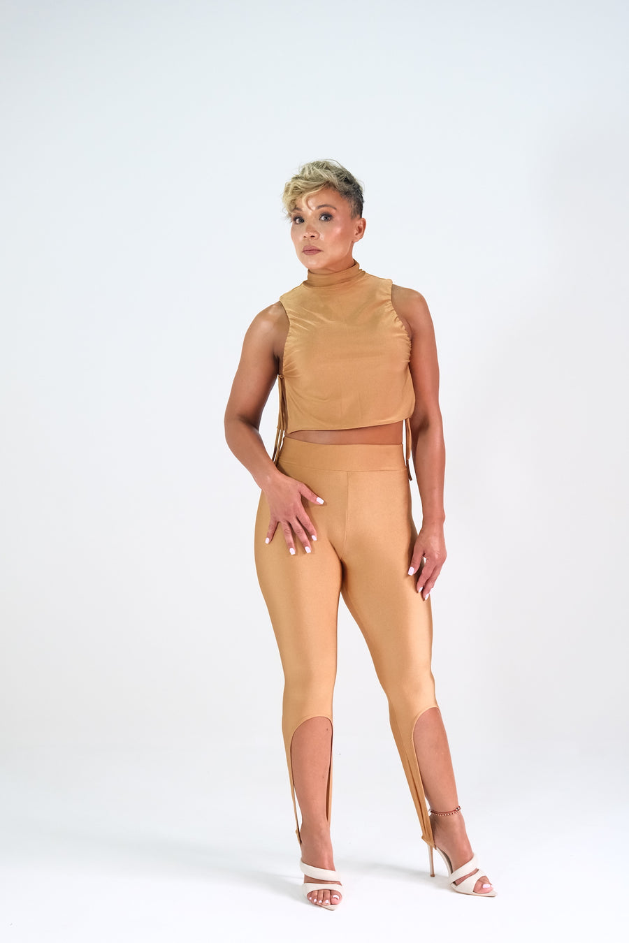 Set Dos Piezas Legis con Estribo Top Abertura Lateral Casual - Camel