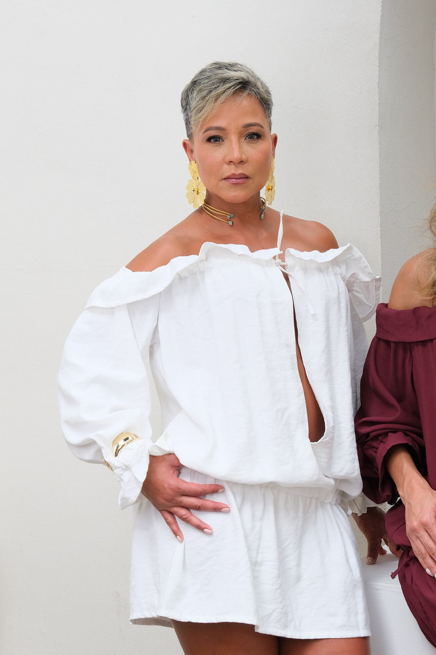 Vestido cuello bandeja abertura frontal manga larga casual - blanco hueso
