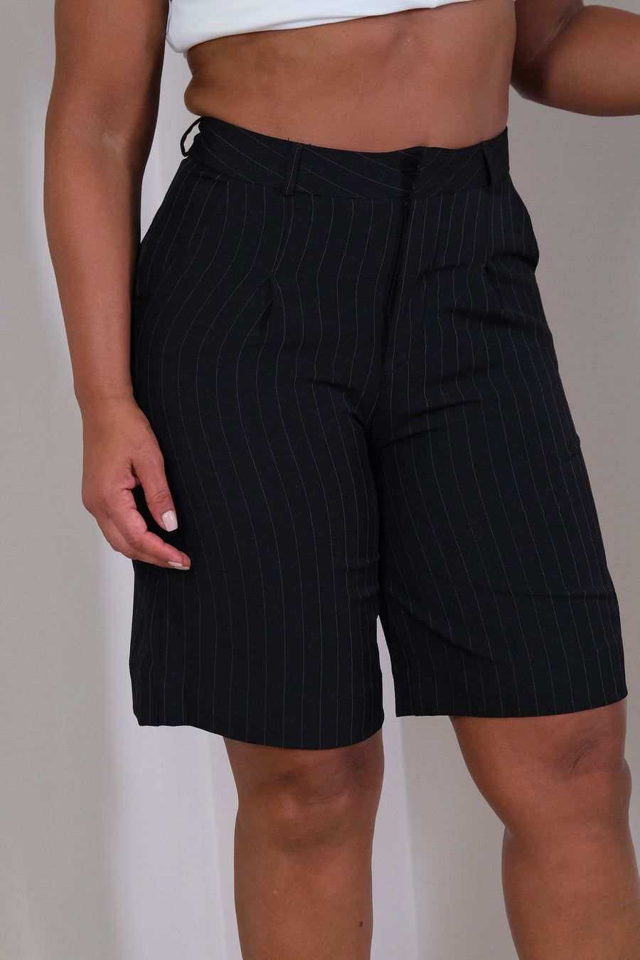 Bermuda raya con bolsillo falso posterior Casual