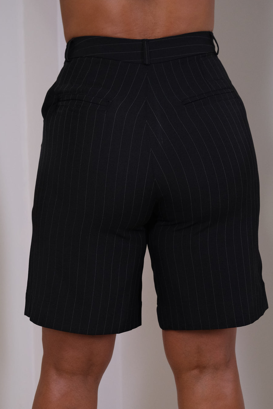 Bermuda raya con bolsillo falso posterior Casual