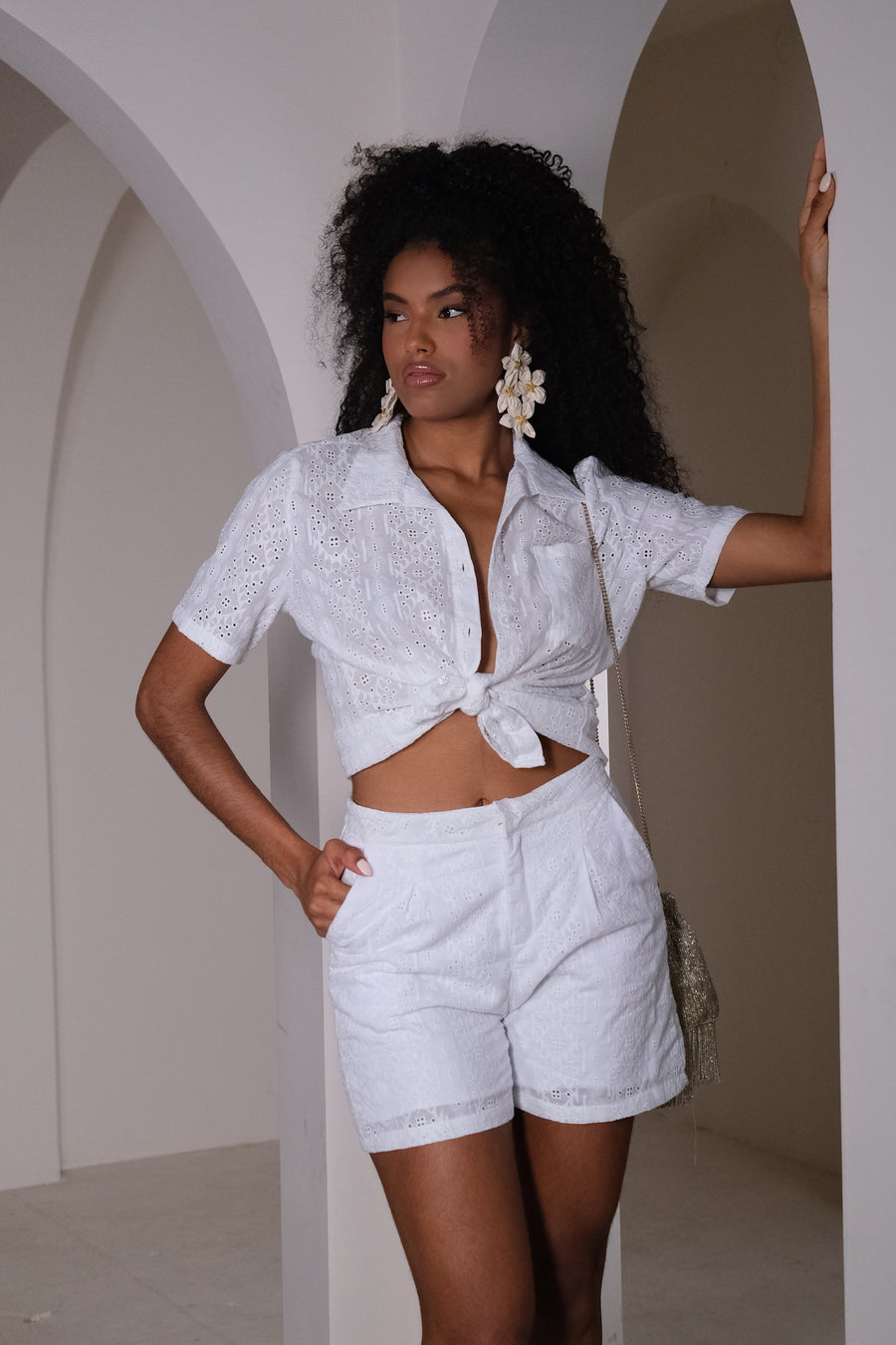 Set dos piezas bermuda camisa hoja rota casual - blanco