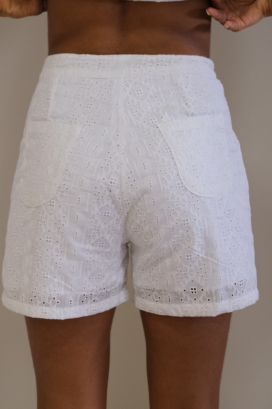 Set dos piezas bermuda camisa hoja rota casual - blanco
