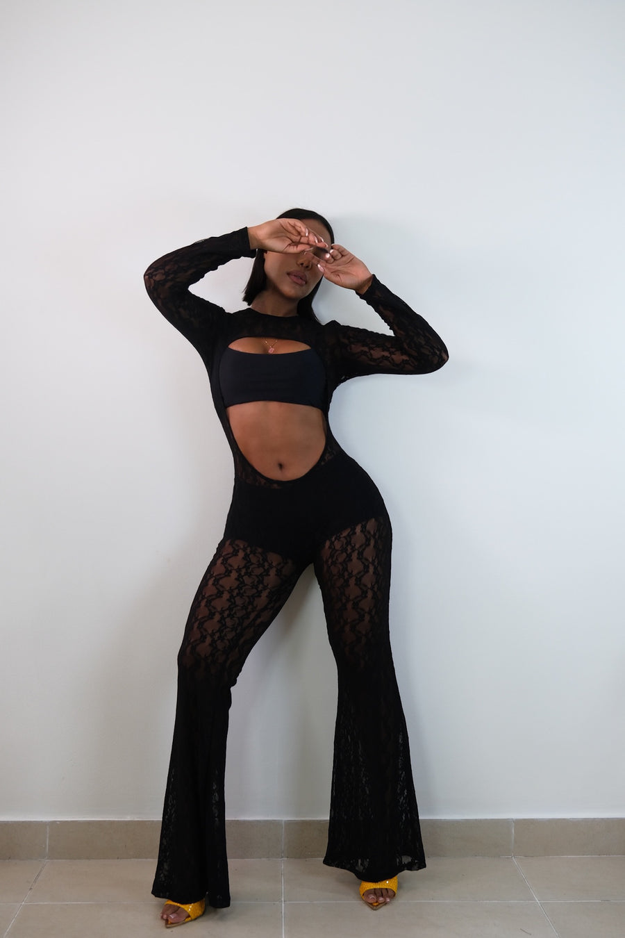 Enterizo Blonda Pantalónn Bota Campana Escote Profundo Espalda Casual - Negro
