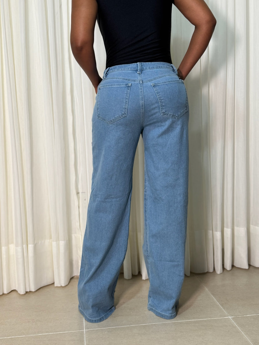 Jean  bota recta Logo apliques letras casual - Azul Claro