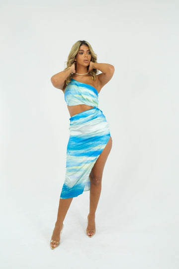 Vestido satin ,hombro escotado casual - Azul tiedye